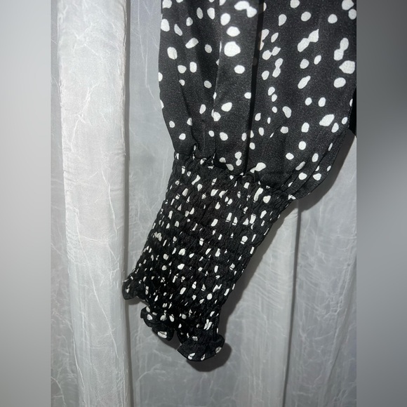 She + Sky black and white polka dot wrap blouse large NWT - Picture 5 of 6
